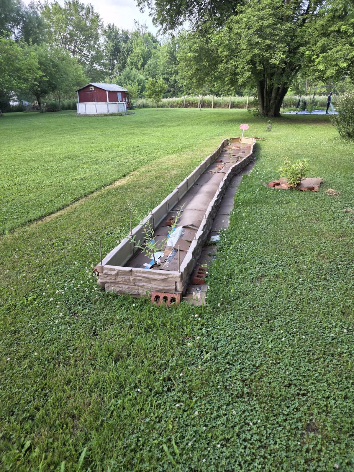 Beuta Landscape Edging | Garden Edging Border | Polyrock Bricks for Lawn edging, Flower beds, Pathways & Yard Edging - 10 Packs | Each Section Has 6 Bricks 48