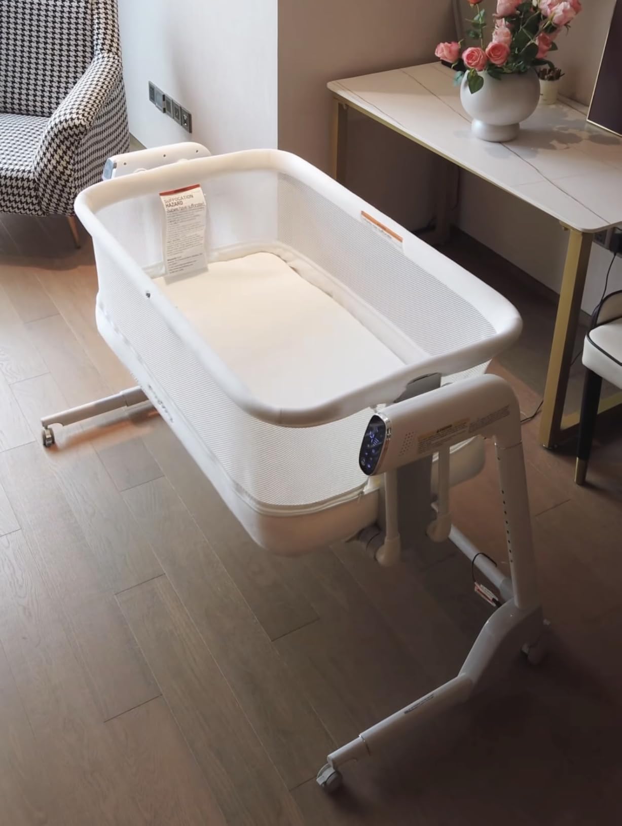 Maydolly Smart Baby Bassinet, Automatic Rocking Bassinet for Baby, White customer photo 1