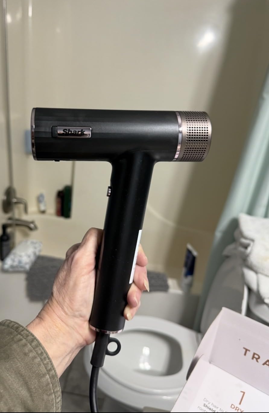 Shark SpeedStyle Pro Ionic Hair Dryer, Scalp Shield, Fine-Medium, HD731 customer photo 1