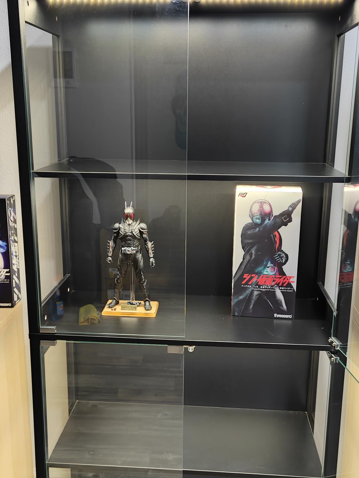 BROTTAR Display Cabinet with Glass Doors, 4-Tier Display Case, Black customer photo 2