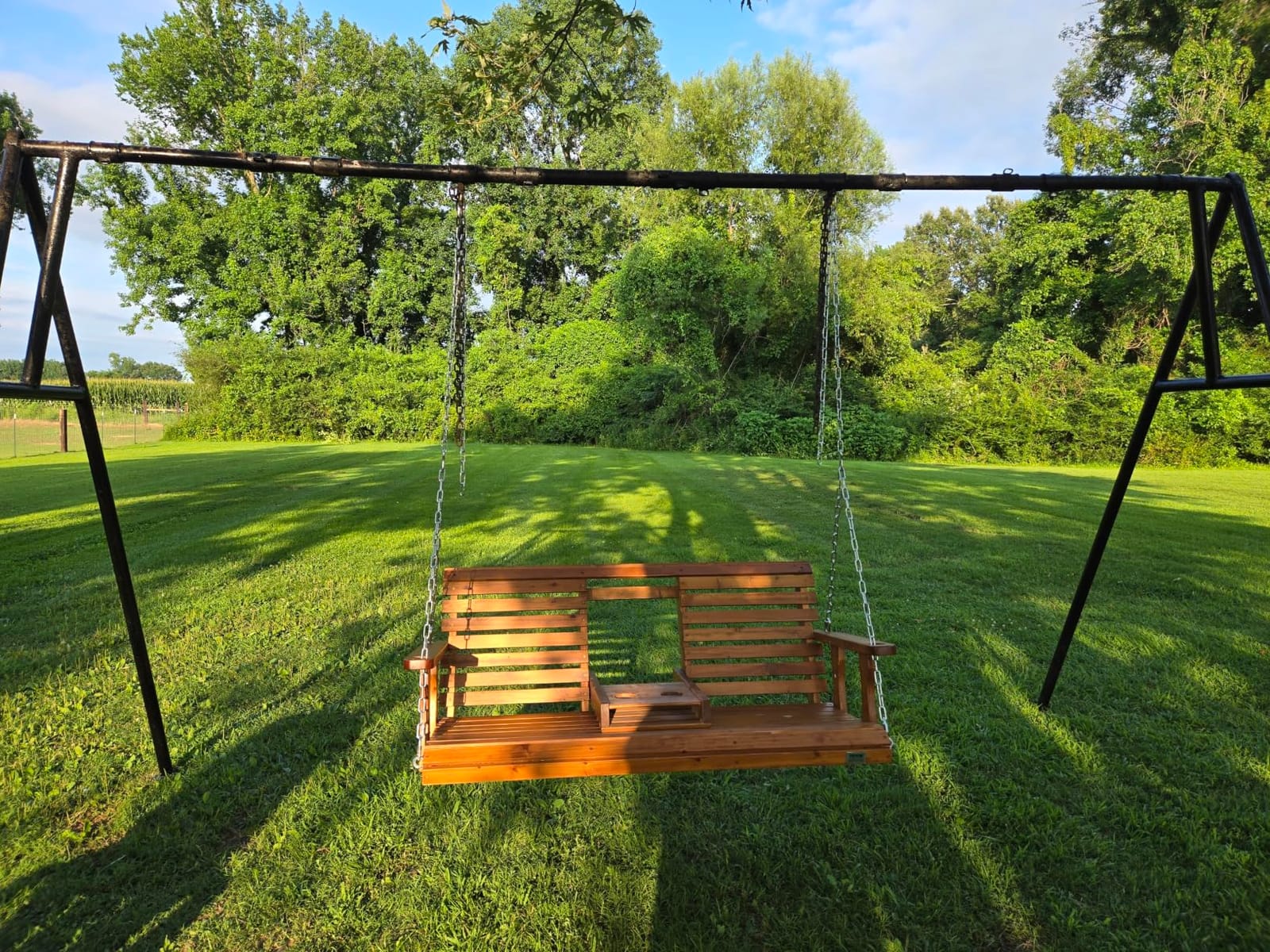 VEVOR Outdoor Wooden Porch Swing, 880lbs 4.5FT Heavy Duty Haning Porch Swings Bench Chair for Patio, Garden and Courtyard customer photo 2