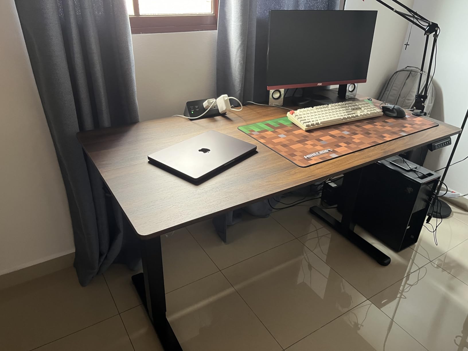 ErGear Height Adjustable Electric Standing Desk, 71 x 30 Inches Sit Stand up Desk, Memory Computer Home Office Desk, Black customer photo 2