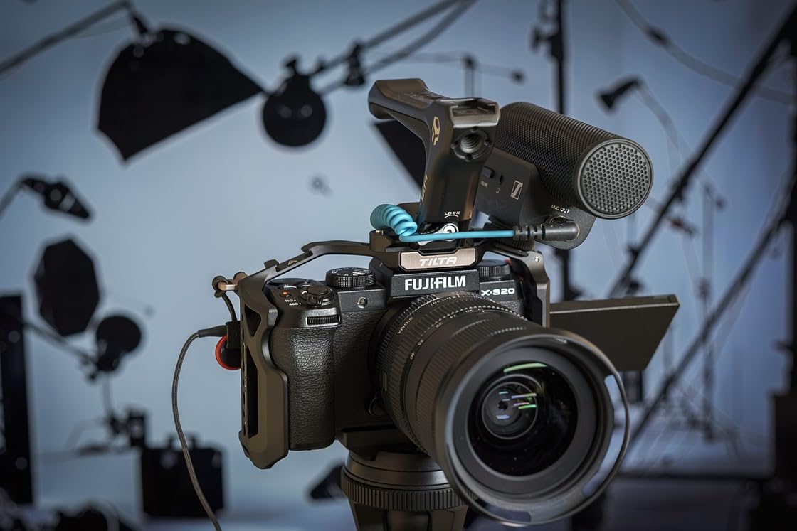 Sennheiser Pro Audio Profile Wireless 2-Channel All-in-One 2.4 GHz Clip-On & Handheld Microphone System | Includes Receiver, 2 Clip-On Microphones, Portable Charging Bar & Handheld Interview Mic customer photo 2