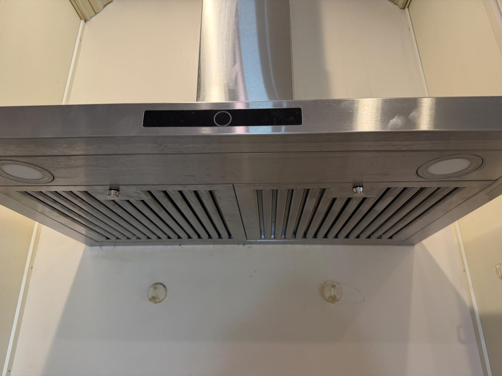 VIKIO HOME 30 Inch Wall Mount Range Hood 580CFM Low Noise Touch Control | Ducted/Ductless Convertible, Stainless Steel Kitchen Vent Hood with 3-Speed Fan and LED Lights customer photo 1