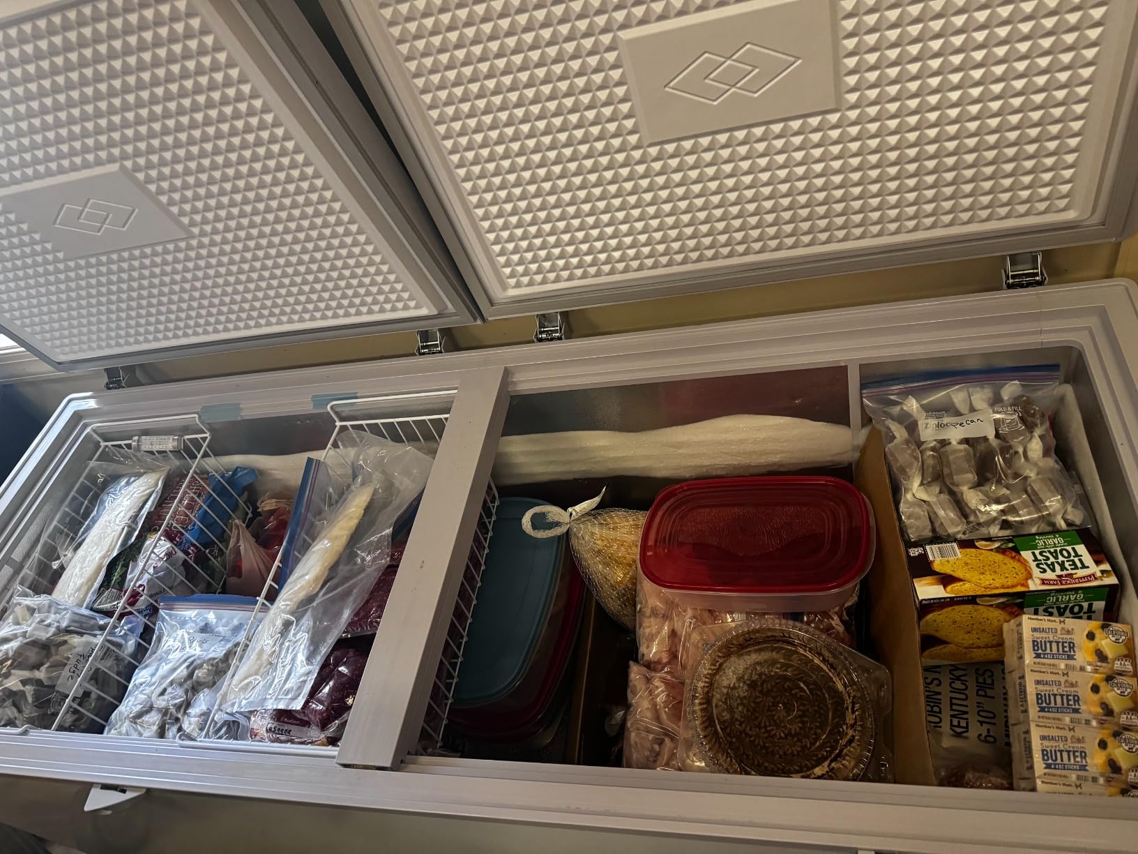 KoolMore KM-SCF-30C 79 in. Commercial Two-Door Chest Freezer, 30 Cu. Ft. in White, ETL Listed customer photo 2