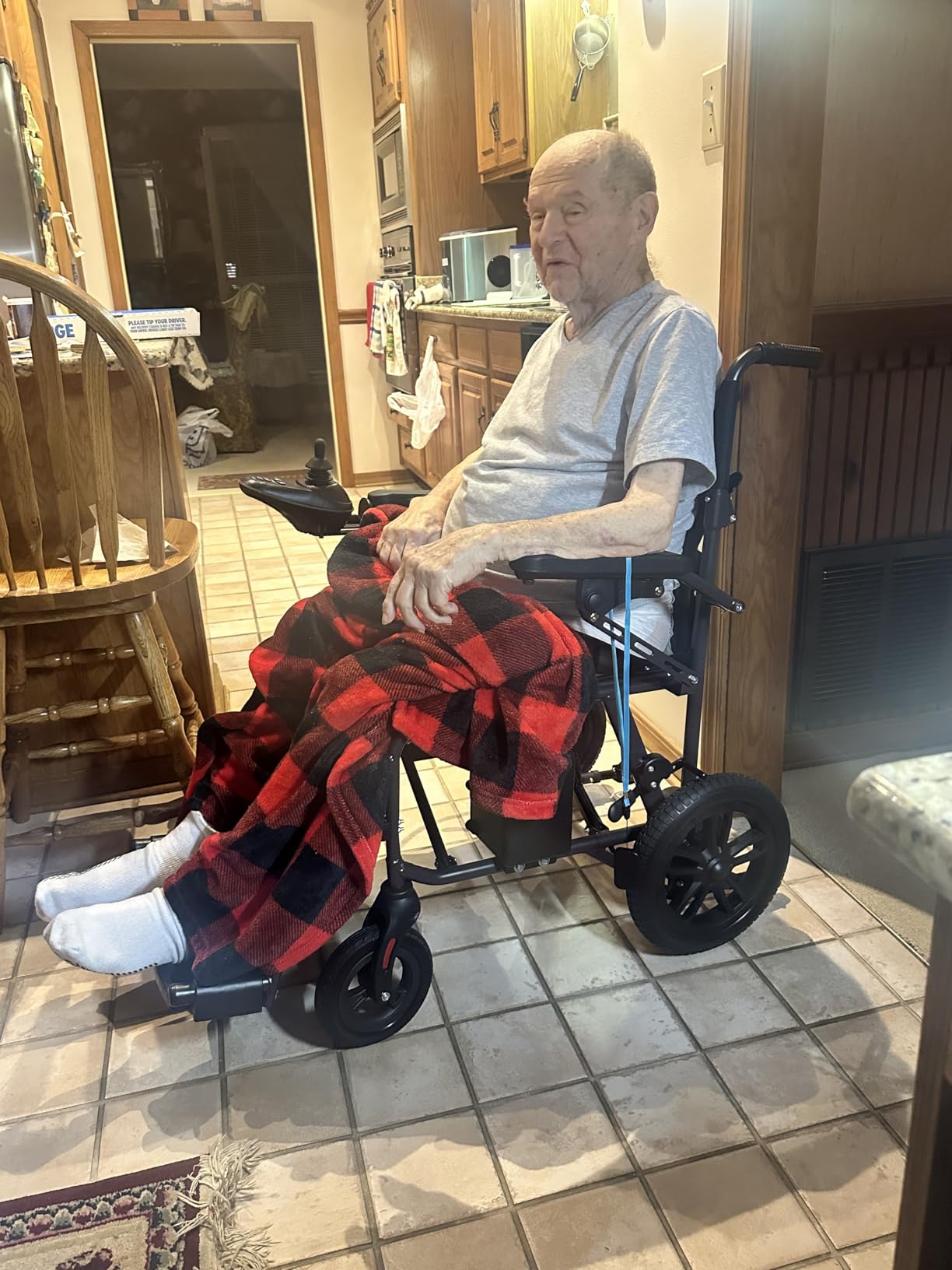 Premium Lightweight Foldable Electric Wheelchairs for Adults,Seniors | 15 Miles Long Travel Range,Sturdy,Durable,All Terrain,Motorized Wheelchairs for Indoor/Outdoor Use,300LBS Weight Capacity customer photo 2