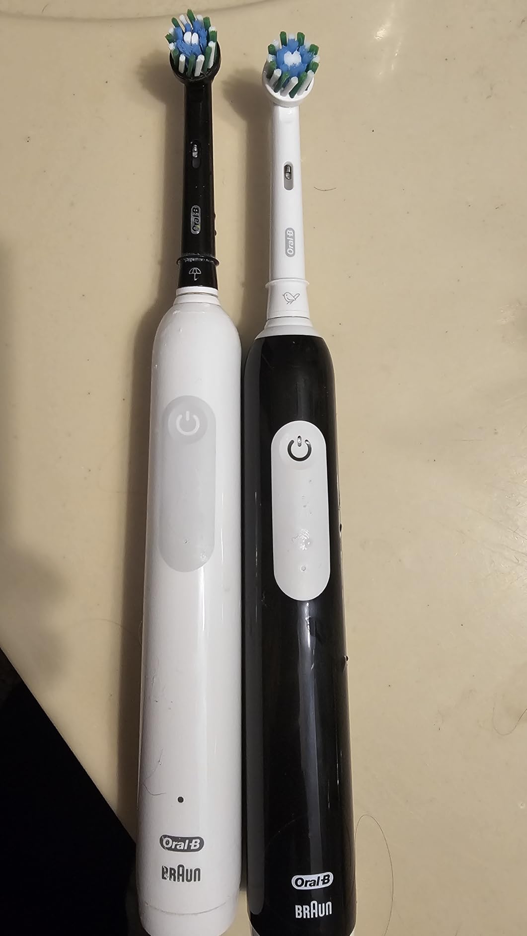 Oral-B iO Series 2 Limited Simple Clean Rechargeable Electric Toothbrush for Adults, Night Black, 3 Modes, Automatic Pressure Sensor for Gum Care, Travel Case customer photo 2