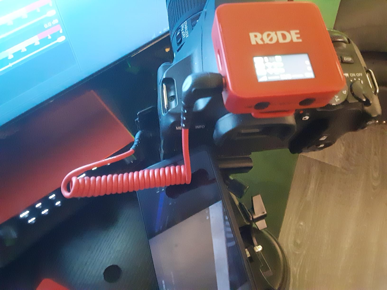 RØDE Wireless GO (Gen 3) (2 TX + 1 RX + Charging Case), 32-Bit Float | 32-bit Float Recording, Automatic Level Control, for Phones, Cameras and Computers (Black) customer photo 1