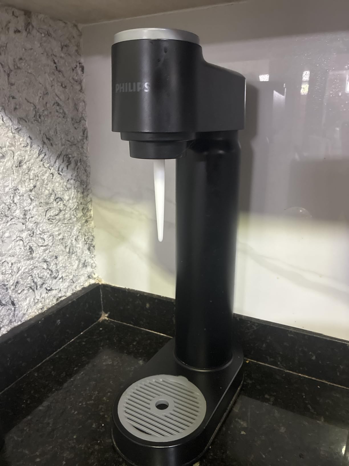 Philips Sparkling Water Maker & Soda Streaming Machine, ADD4901BKOQ/37 | Soda Maker with 1L PET BPA-Free Quick Twist Carbonating Bottle, Compatible with 60L CO2 Cylinder (Cylinde Not Included) customer photo 2