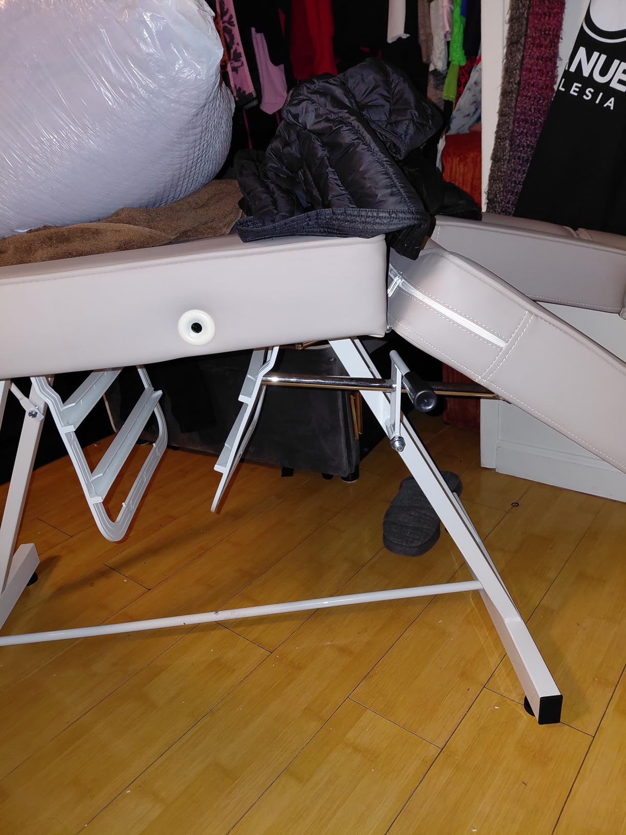 Tattoo Chair for Client, Facial Bed for Esthetician with Hydraulic Stool, Adjustable Massage Table with Split Legs Design, Professional Tilting Beauty Lash Spa Artist Salon Waxing Barber Equipment customer photo 1