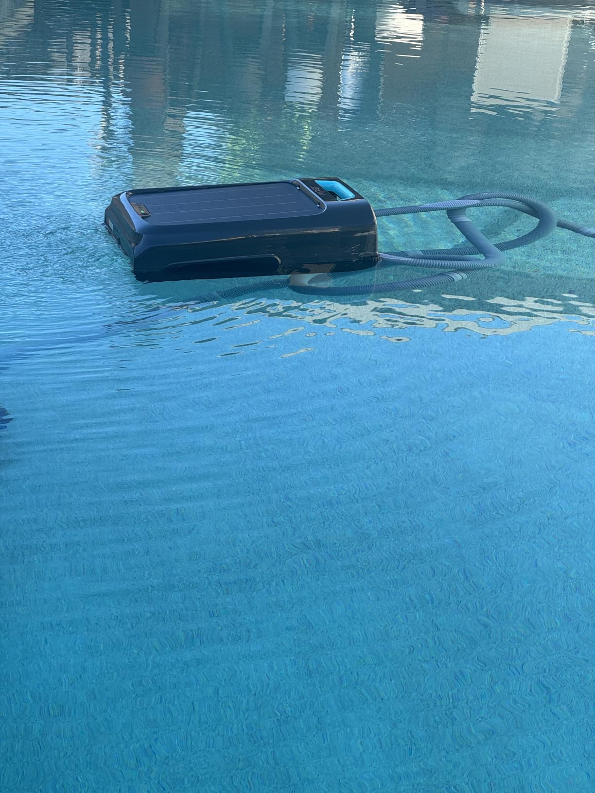 AIPER EcoSurfer S2 Solar Pool Skimmer Robot 24/7 Continuous Cleaning, Gray customer photo 2