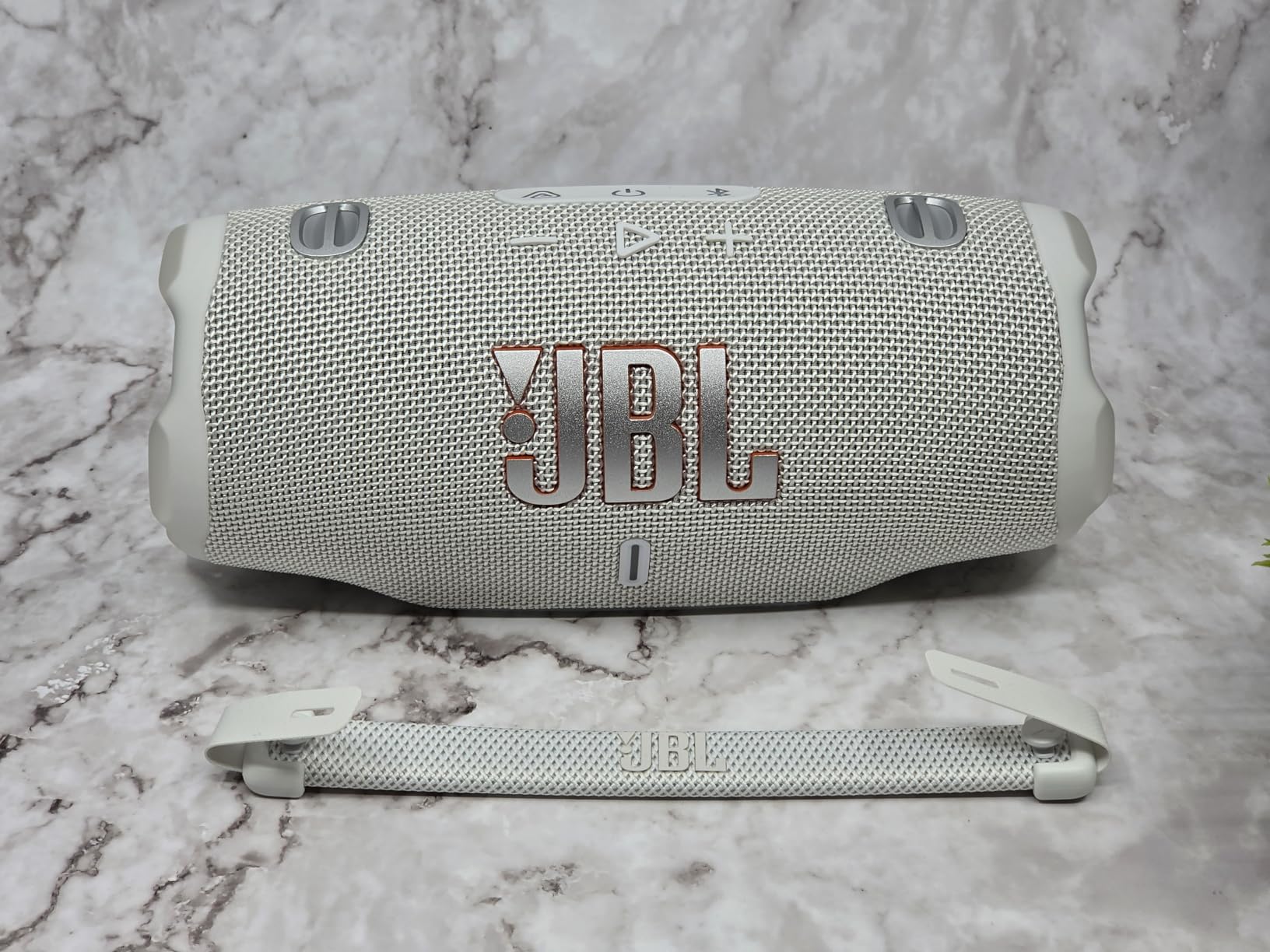 JBL Charge 6 - Portable Waterproof & Drop-Proof Bluetooth Speaker, Bold JBL Pro Sound & AI Sound Boost, 28Hrs Playtime, Built-in powerbank & Comes with a Sturdy/Removable Carrying Strap (Black/Teal) customer photo 1