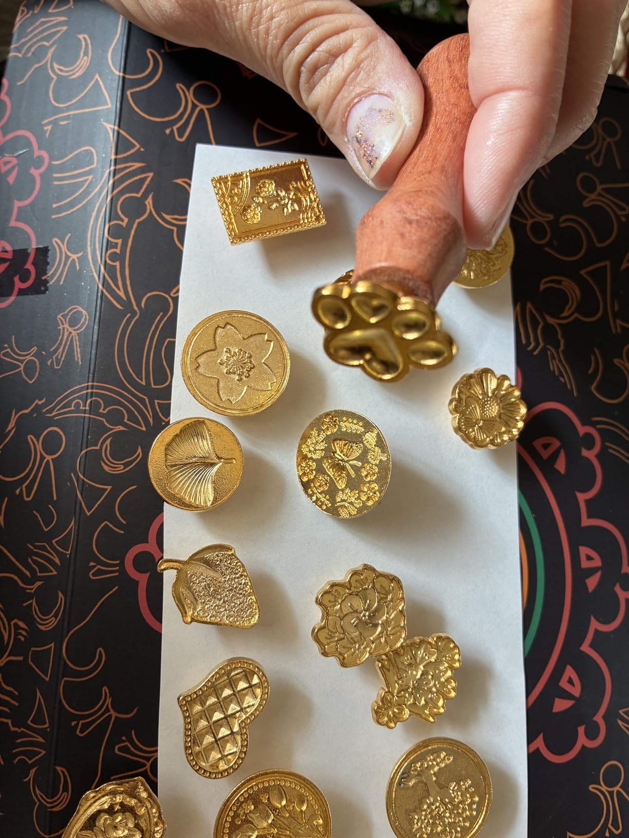 Draupnir Wax Seal Stamp Kit, 21pcs Vintage Classic Sealing Wax Stamp Heads with Wooden Handle, Gold, Ideal for Wedding, Party Invitations, Gift Wrapping customer photo 2