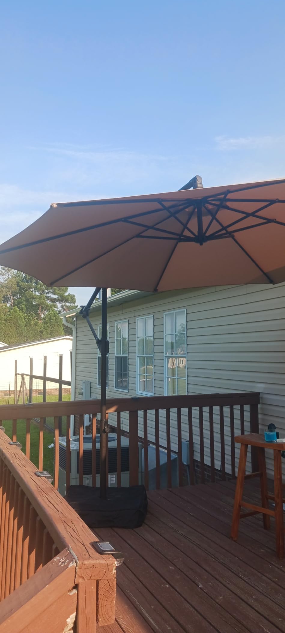 HOMSHADE 10ft Cantilever Patio Umbrella with Base Included, 30 MPH Wind-Resistant Offset Outdoor Hanging Umbrella with 45 Degree Infinite Tilt and Smooth Crank, 260gsm Solution-Dyed 8-Year Fade-Resistant Canopy for Backyard Pool Deck, Beige customer photo 1