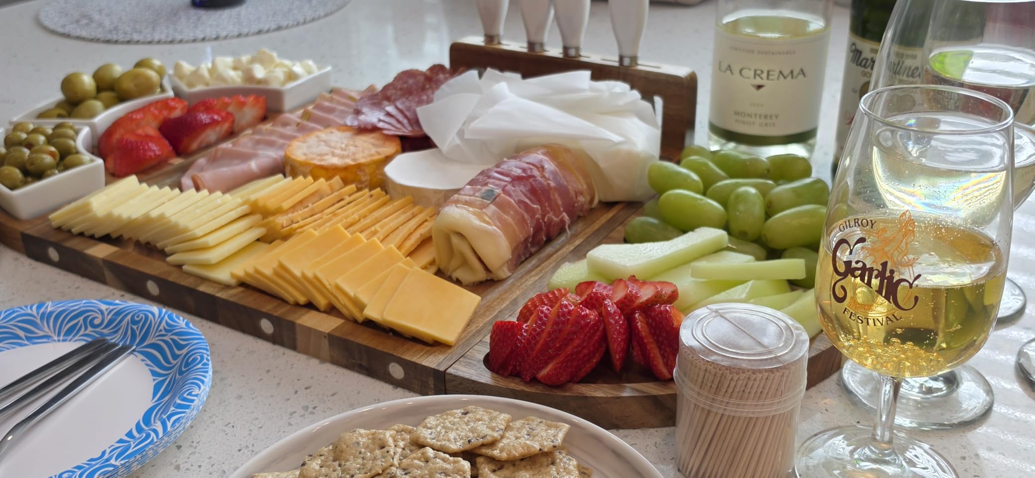 Elite Snacker Large Charcuterie Board Set, Acacia Wood, Premium Finish | Magnetic 3-Piece Acacia Wood Design, Reshapes Circle Square Heart, Expands 13 to 26 In, 4 Knives, 3 Dishes, No Oiling Needed customer photo 1