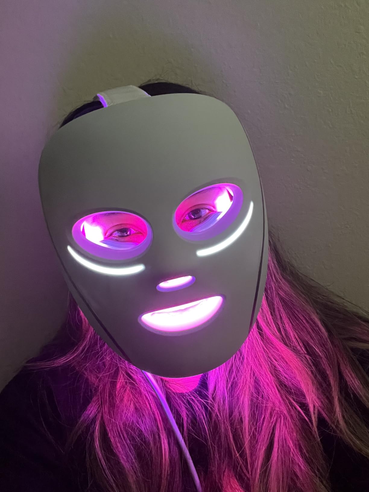 Shark CryoGlow LED Face Mask, Red Light Therapy, Under-Eye Cooling, FW312 customer photo 1