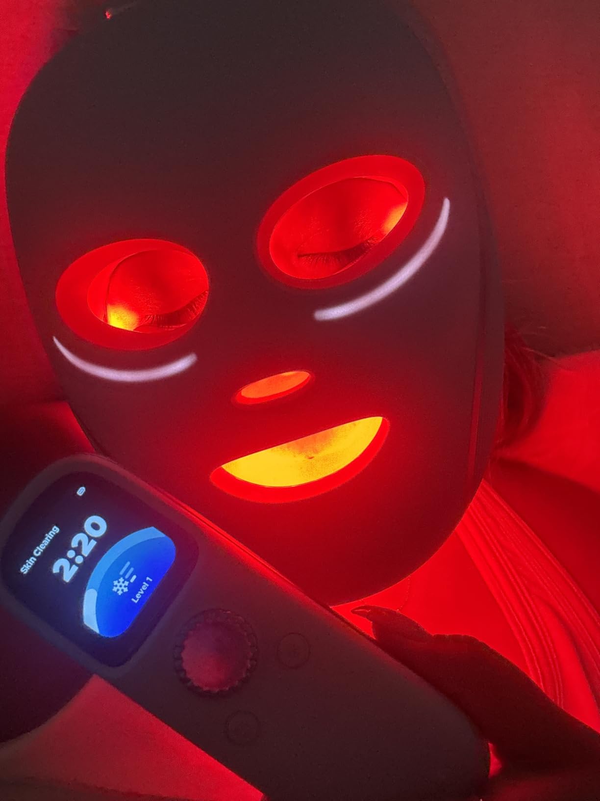 Shark CryoGlow LED Face Mask, Red Light Therapy, Under-Eye Cooling, FW312 customer photo 2