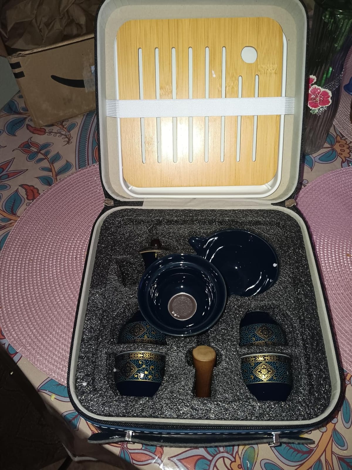 Chinese Tea Set,Chinese Gongfu Tea Set, Portable Teapot Set with 360 Rotation Tea Maker and Infuser,Kung Fu Tea Set Portable All in One Leather Bag (4cups-Floral Black) customer photo 1