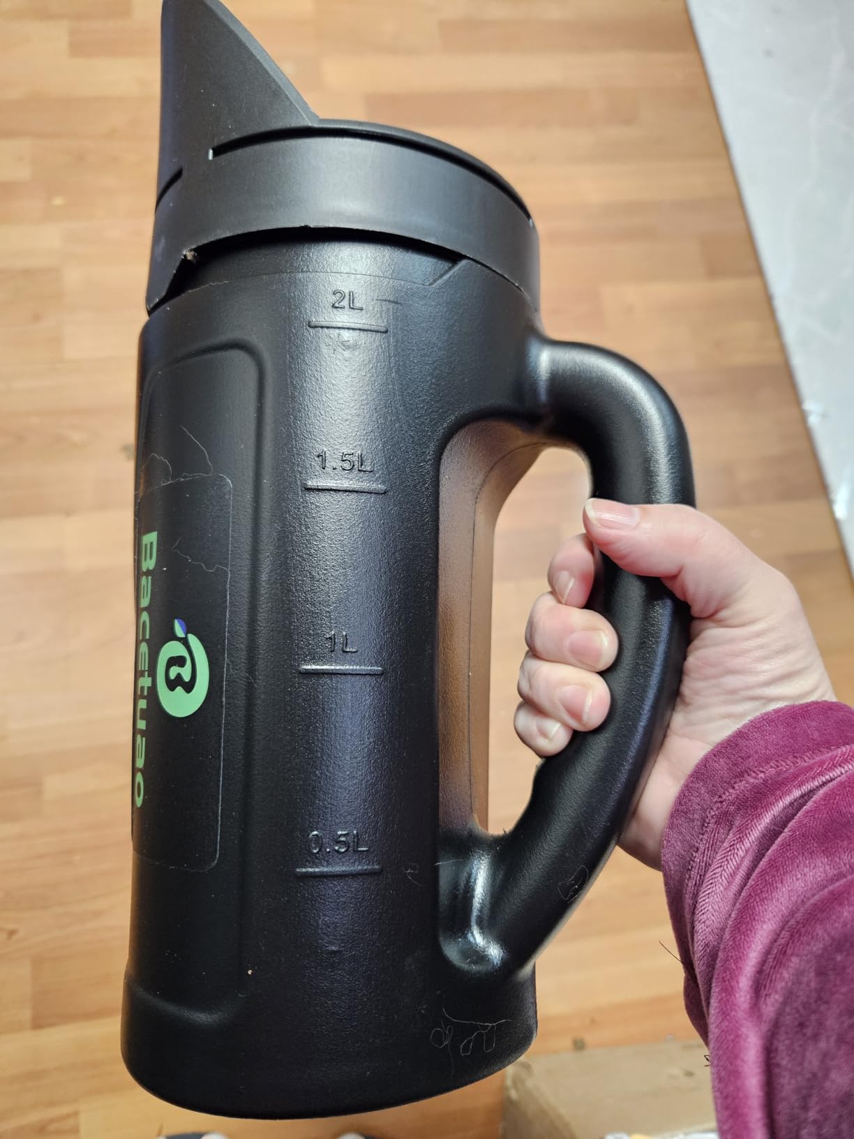 Hand Spreader Shaker, Multiple Adjustable Opening Sizes for All Purpose for Grass Seed, Fertilizer & Earth Food, Snow Salt, Ice and Snow Melt - Up to 80 Oz customer photo 1