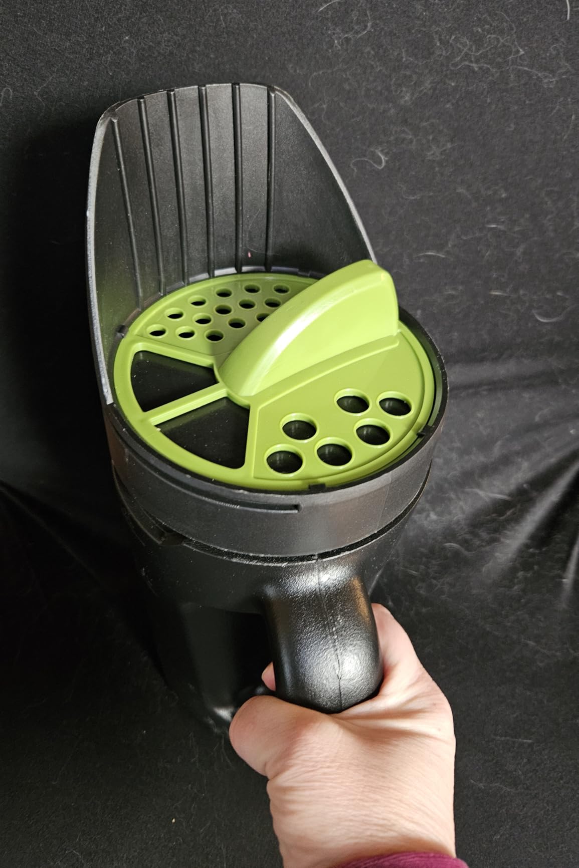 Hand Spreader Shaker, Multiple Adjustable Opening Sizes for All Purpose for Grass Seed, Fertilizer & Earth Food, Snow Salt, Ice and Snow Melt - Up to 80 Oz customer photo 2