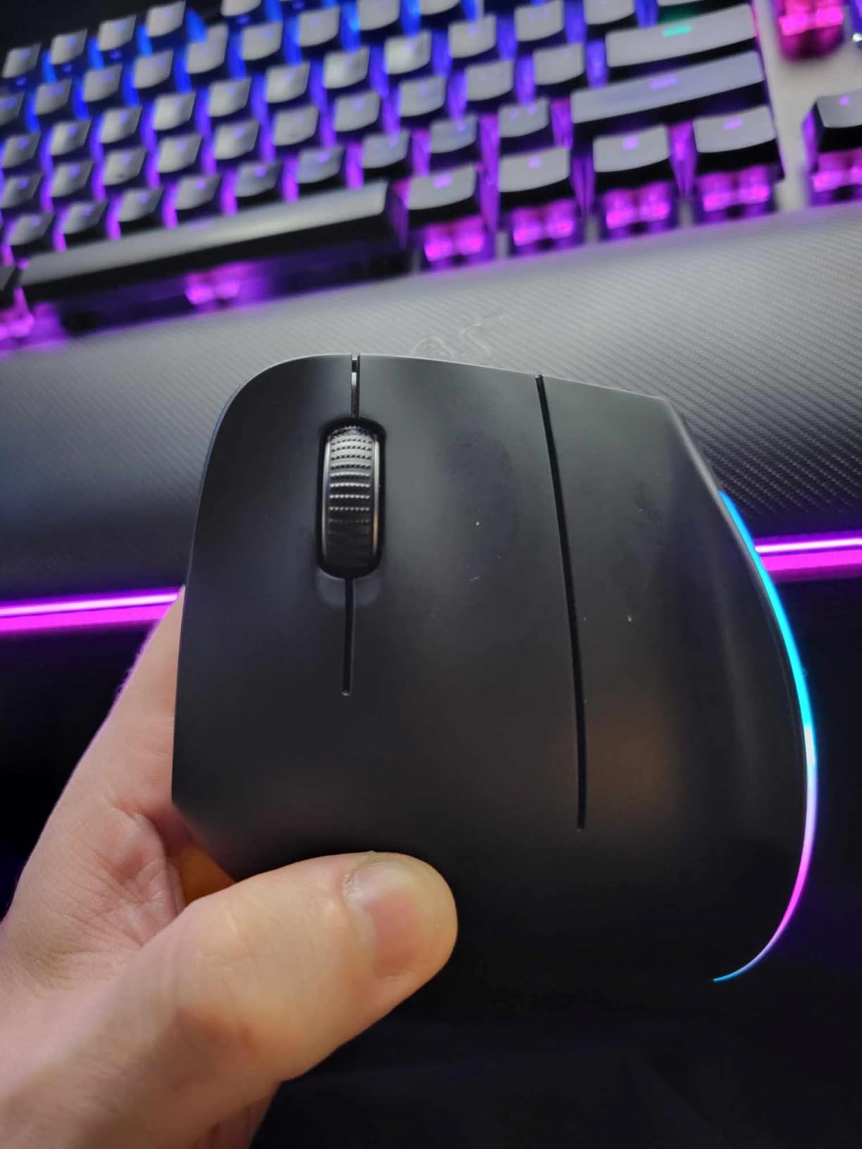 Razer Pro Click V2 Vertical Wireless Mouse, 6 Button Ergonomic Design | One Click AI Prompt, Supports Windows & Mac, Multi Device Connectivity via 2.4GHz, Bluetooth, or USB C Wired Mode, Chroma RGB customer photo 2