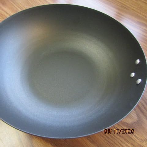 Joyce Chen Classic Series 14-Inch Preseasoned Carbon Steel Wok customer photo 2