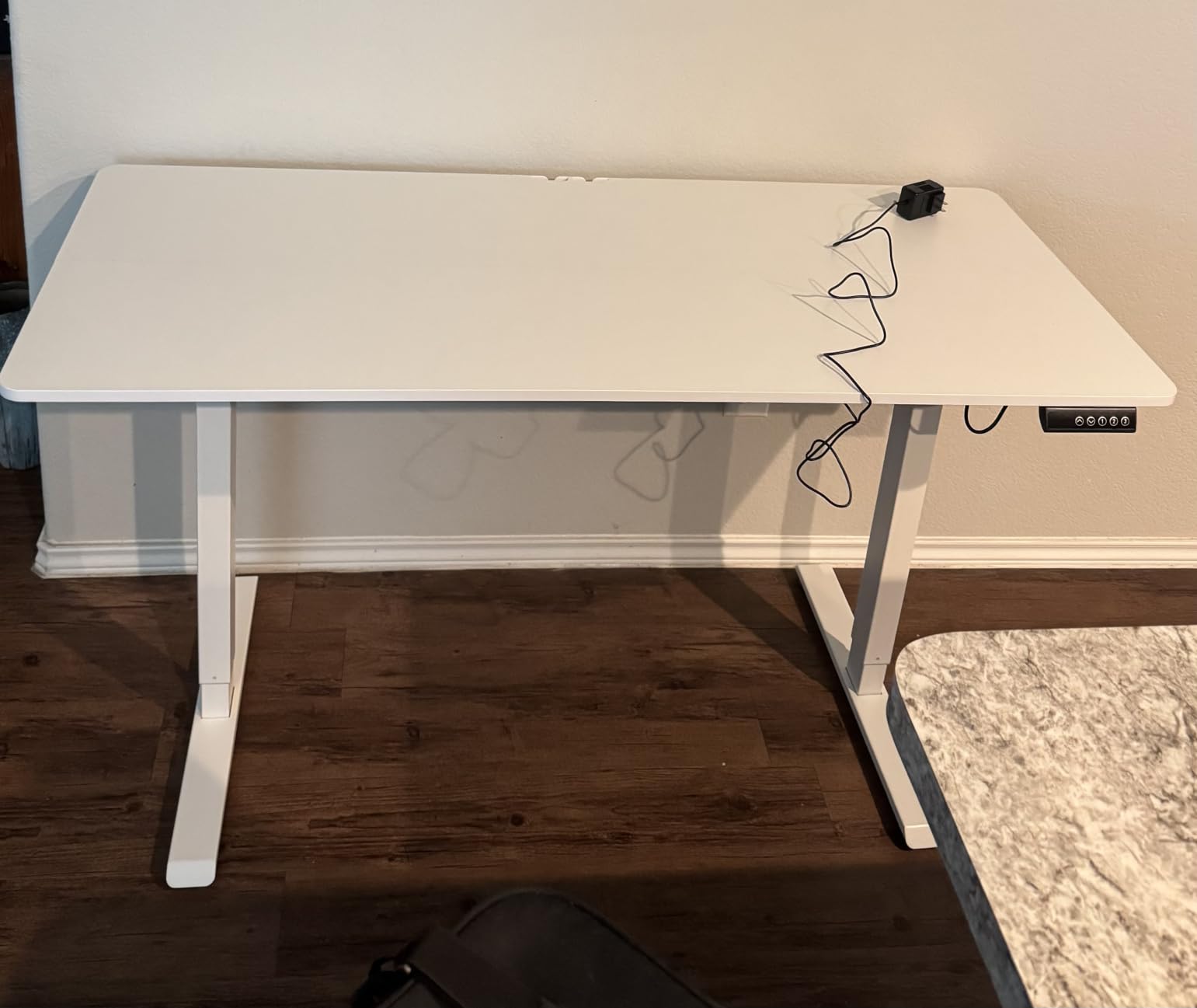 Veken 63×27.6 Inch Large Electric Standing Desk, Gaming Table, White customer photo 2