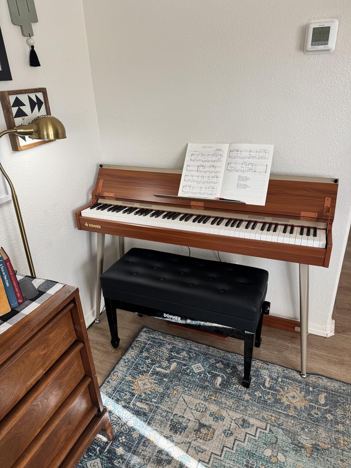 Donner Adjustable Duet Piano Bench with Storage, Solid Wooden Keyboard Bench Piano Bookcase Stool Chair Seat with High-Density Sponges Cushion, Black customer photo 1
