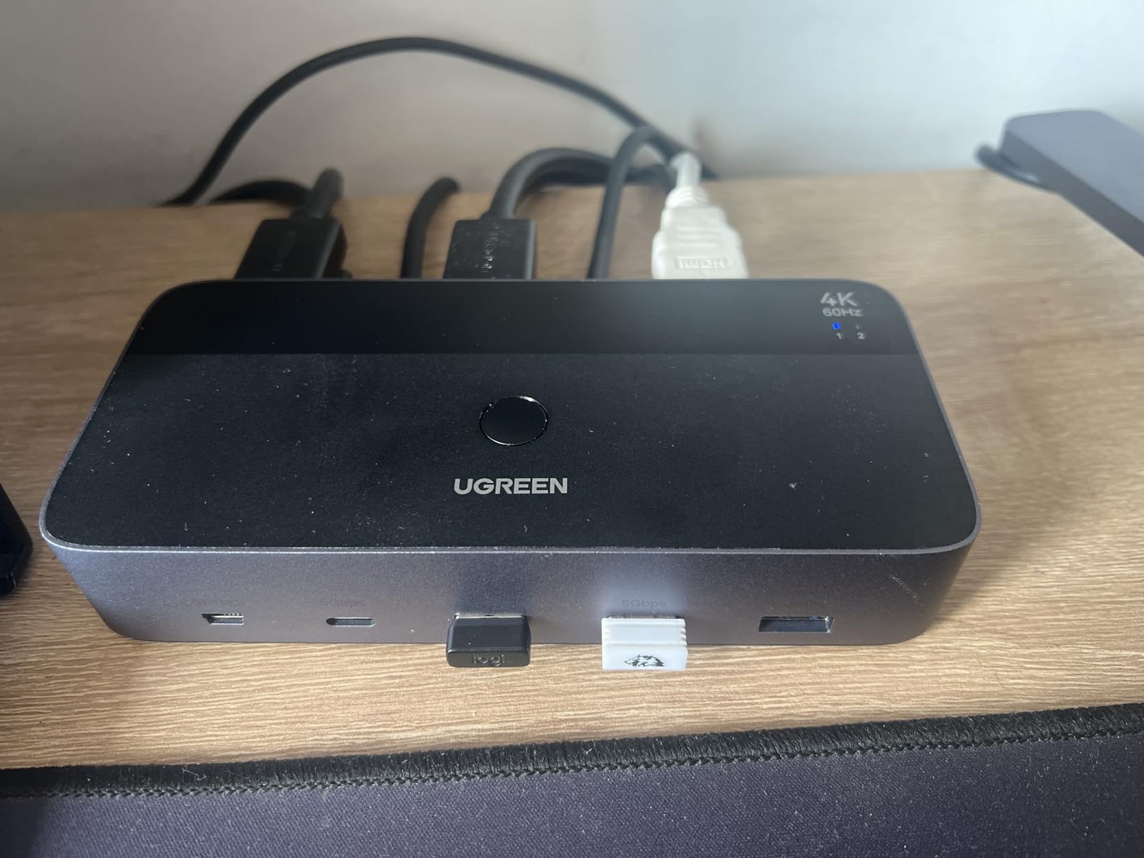 UGREEN HDMI KVM Switch 2 Monitors 2 Computers 4K@60Hz, with 4 USB 3.0 Ports customer photo 1