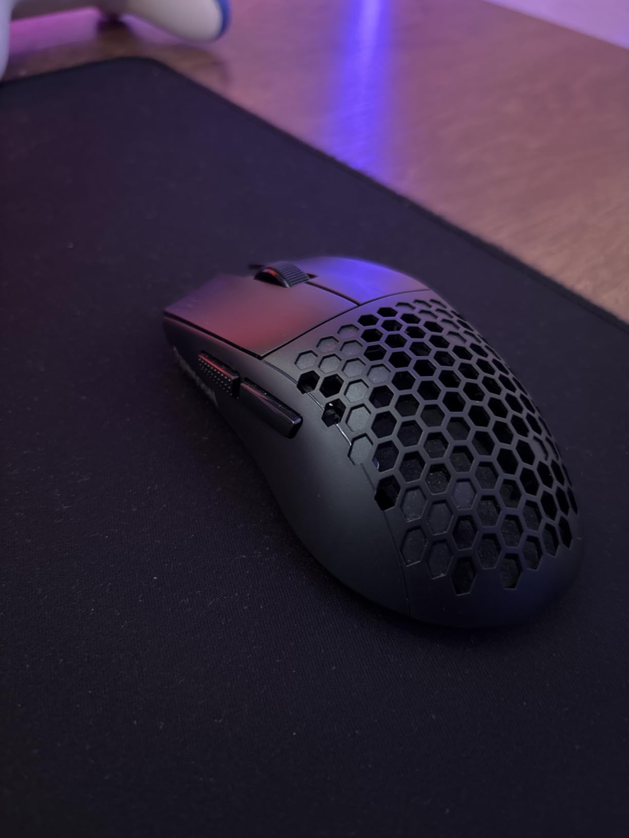 Redragon M725 Honeycomb Shell Gaming Mouse Wireless, Ultra Lightweight 49g, 8000 DPI Tri-Mode BT5.1/2.4GHz/Type-C Wired Gamer Mouse with 2 Side Buttons, Macro Programmable for PC/Mac/Laptop, Black customer photo 2