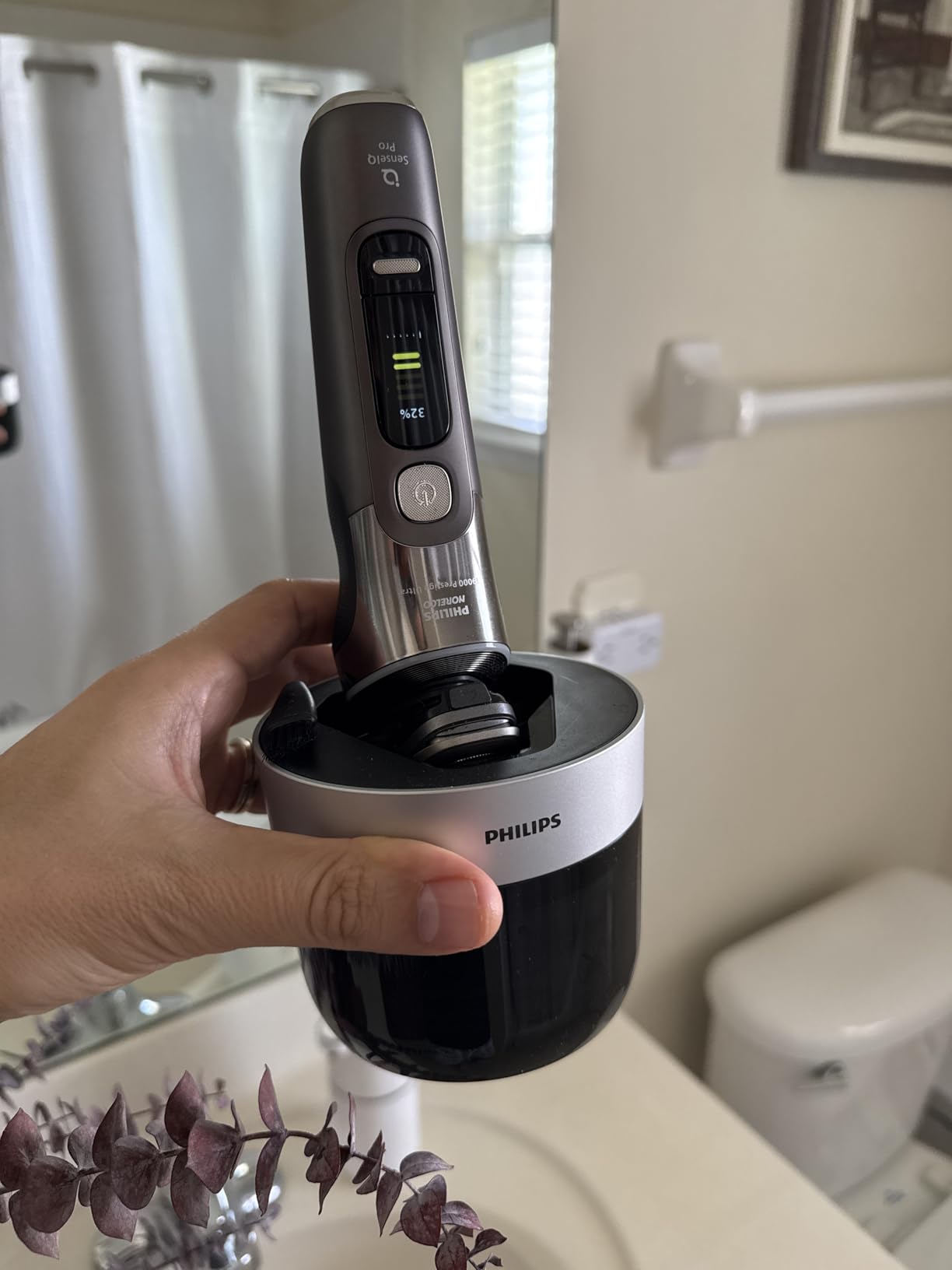 Philips Norelco i9000 Prestige Ultra Electric Shaver, Dark Slate customer photo 2