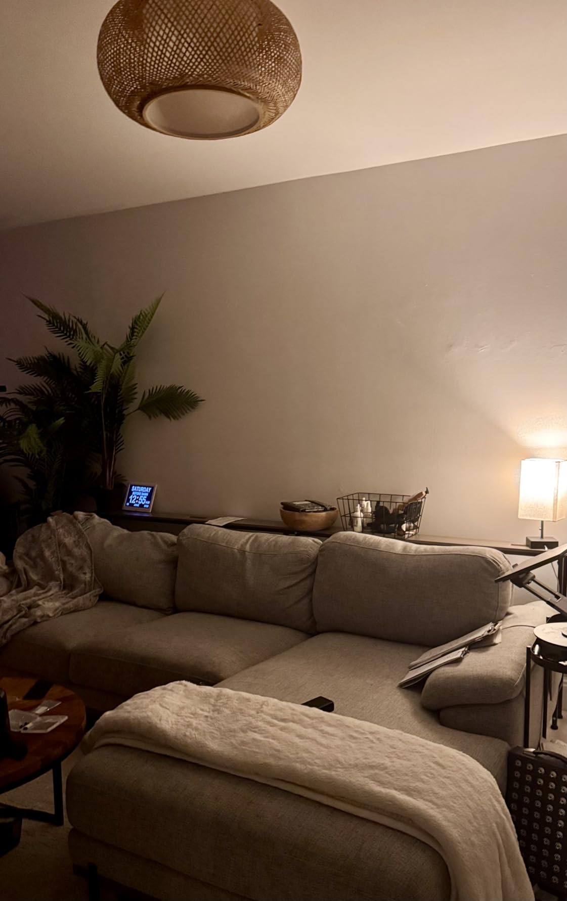 SUPERJARE 102 Inch Sofa Table with 2 Power Outlets and USB-C Ports customer photo 2