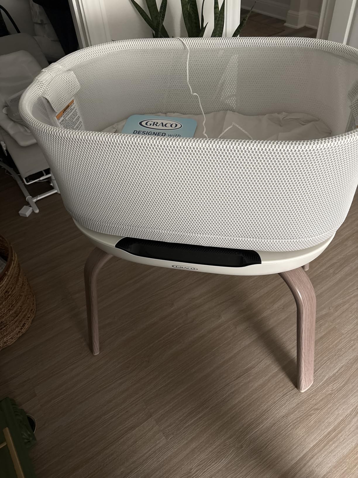 Graco® SmartSense Soothing Baby Bassinet – Smart Newborn Bassinet Detects and Automatically Responds to Baby's Cries – for Newborn Babies to 6 Months customer photo 1