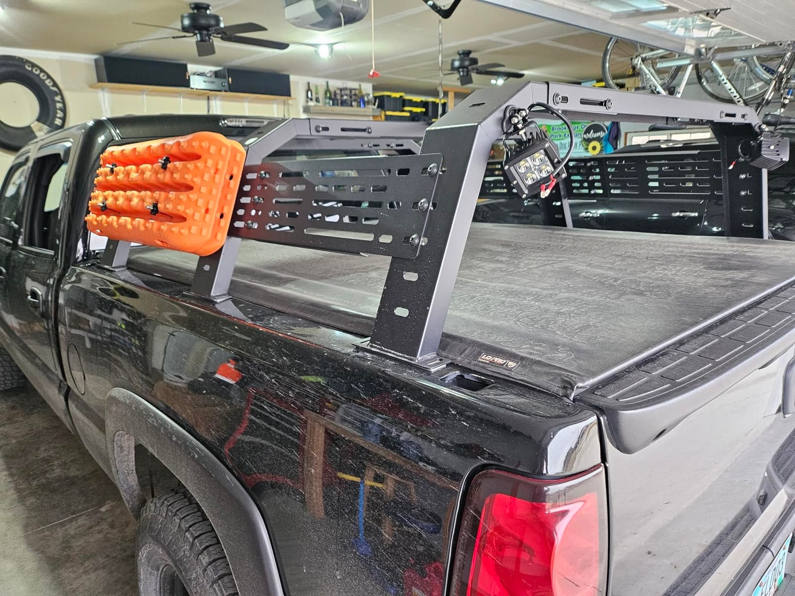 VEVOR Overland Truck Bed Rack - 49.2-67.9 in Width, Adjustable Overland Bed Cargo Rack with Sidebar, 900 lbs Static Capacity, for Mid-Size Trucks (Tacoma/Gladiator JT) customer photo 1
