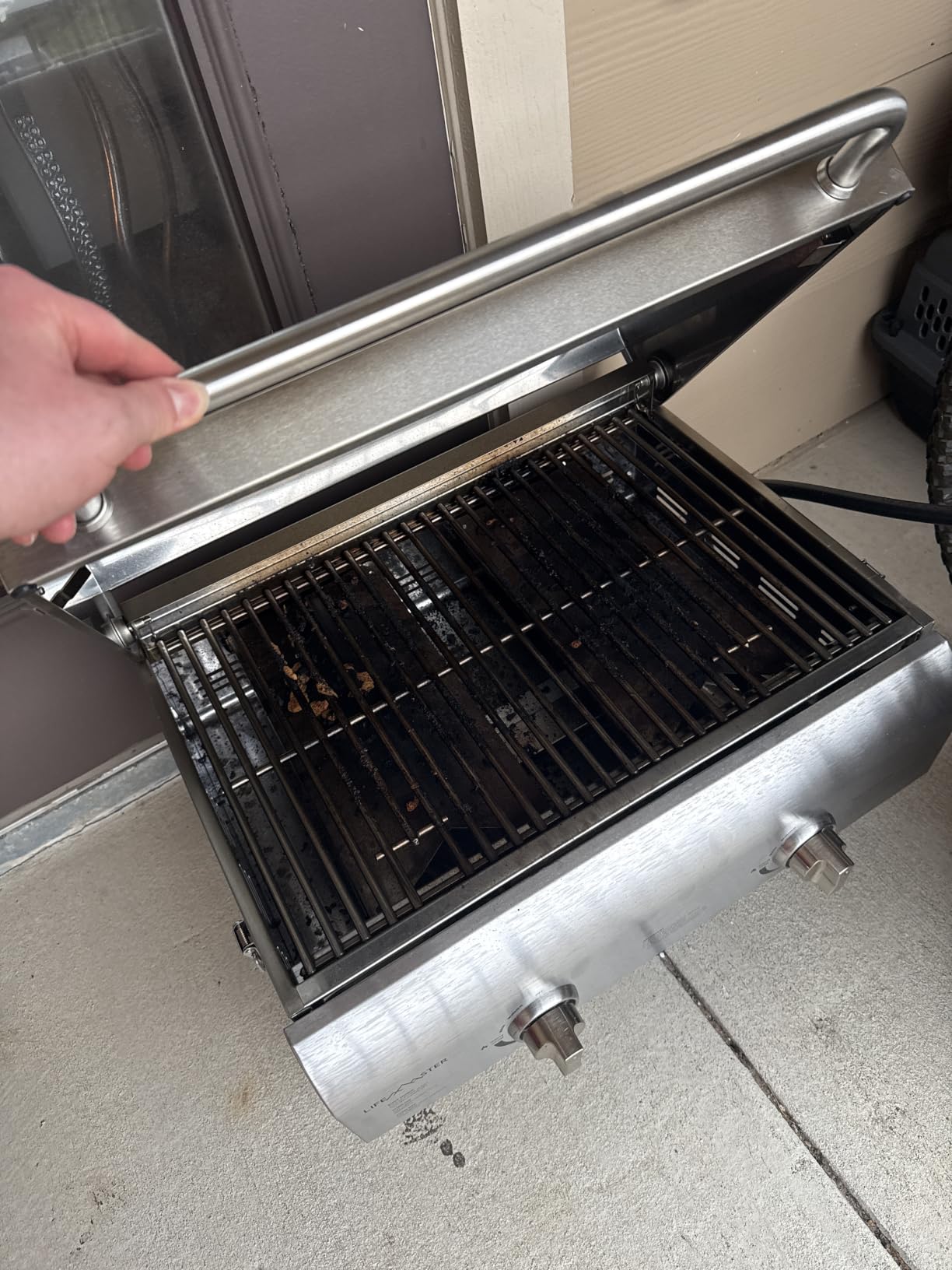 Black Portable Gas Grill, Dual 10,000 BTU Burners, 275 Sq.In Cooking Space, Push-to-Start Ignition, Wind-Proof Lid with Built-in Thermometer, Perfect for Camping Tailgates & Backyard BBQ Cookouts customer photo 2