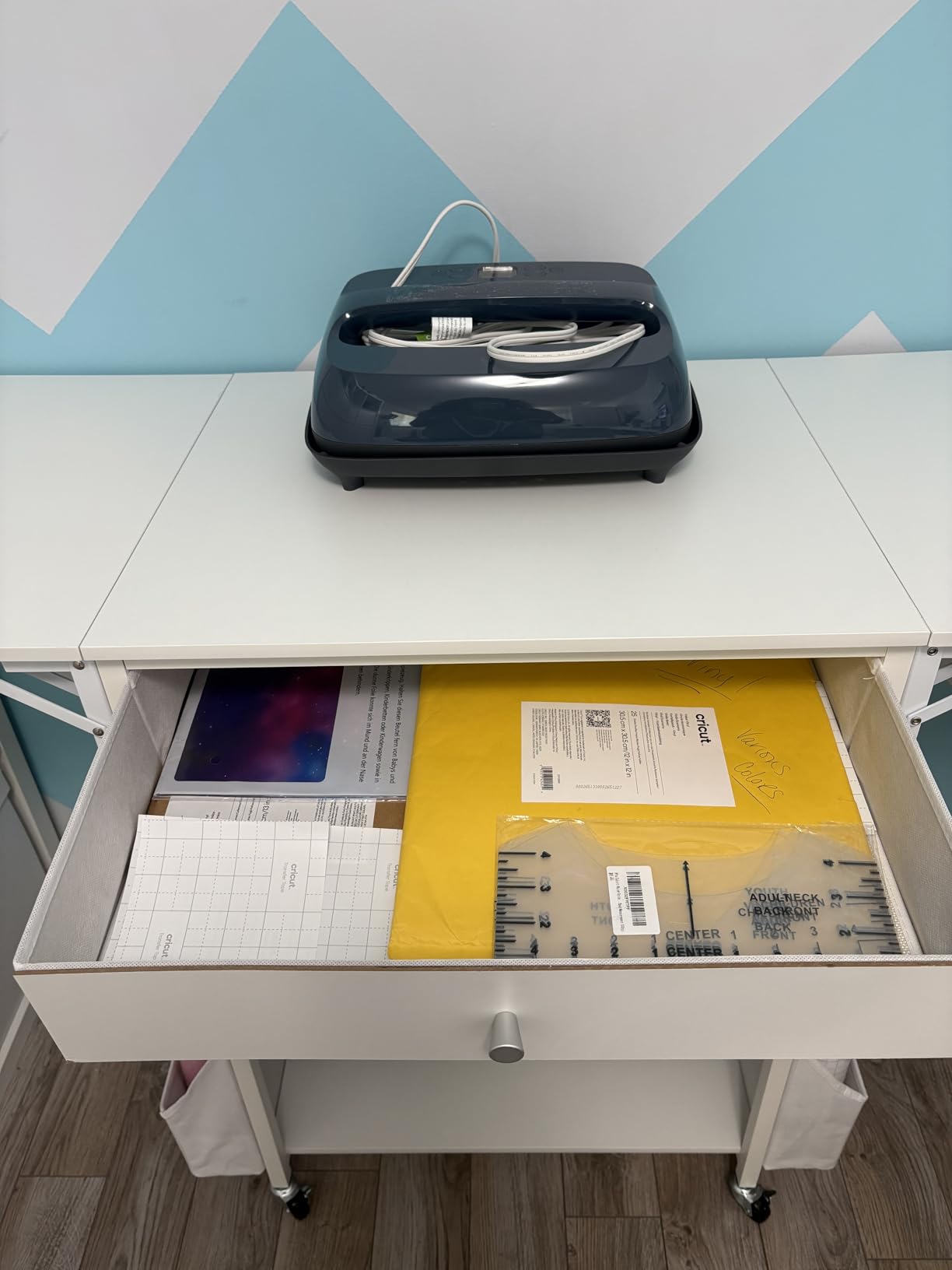 Crafit Extra Large Heat Press Table with Vinyl Storage, Foldable Stand customer photo 2