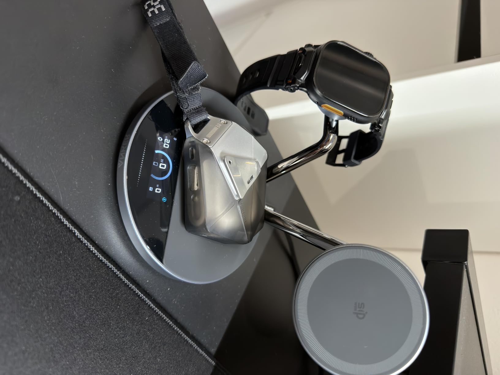 Anker Prime 3-in-1 Qi2.2 MagSafe Compatible 25W Wireless Charging Station | Smart Display with TEC Active Cooling, for iPhone 17, Apple Watch, AirPods Pro, and More (Adapter Included) customer photo 2