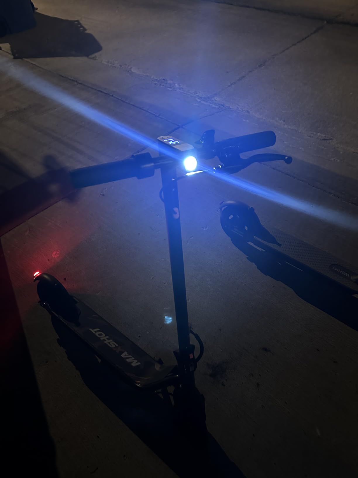 Maxshot Electric Scooter, 350W/500W Powerful Motor, 19-20 MPH Max Speed, 15-28 Miles Range, Foldable escooter with Dual Braking Systems, Smart APP customer photo 1