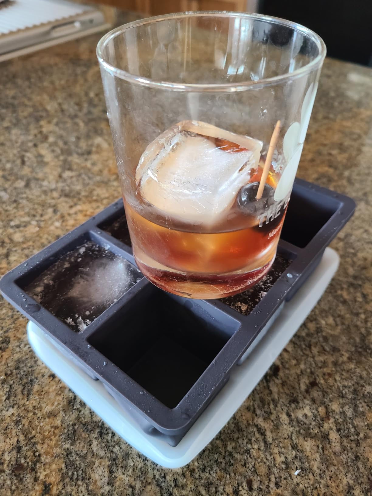 FDDBI Large Silicone Ice Cube Trays with Lid - 2Pack 2 Inch Square Old Fashioned Ice Cube Maker for Cocktail & Whiskey customer photo 1