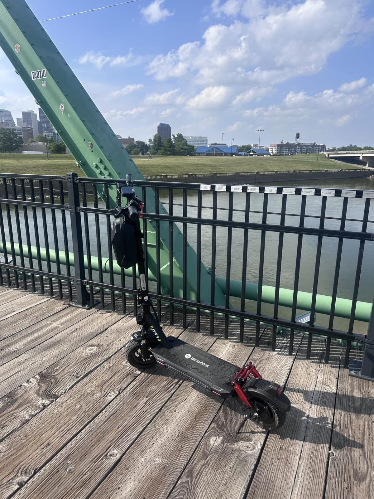 isinwheel GT1 Electric Scooter, 28 MPH, 800W, 28-Mile Range, Off-Road customer photo 2