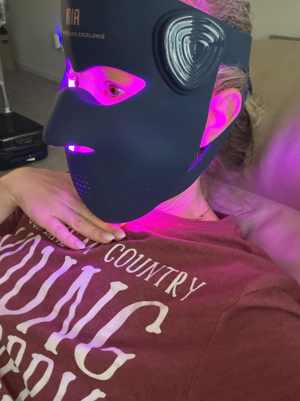 INIA GLOW 4D Wireless Red Light Therapy Mask for Face, Dual NIR, 320 LEDs customer photo 1