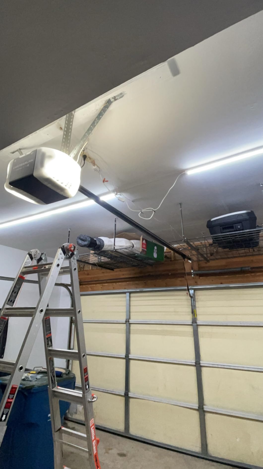 Chamberlain Belt Drive myQ Garage Door Opener, 3/4HP w/Fixed Camera customer photo 1