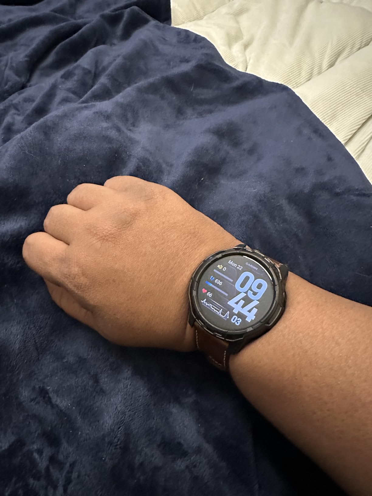 Garmin Venu® 4, Advanced Fitness Smartwatch, 41mm, Bone Silicone customer photo 1