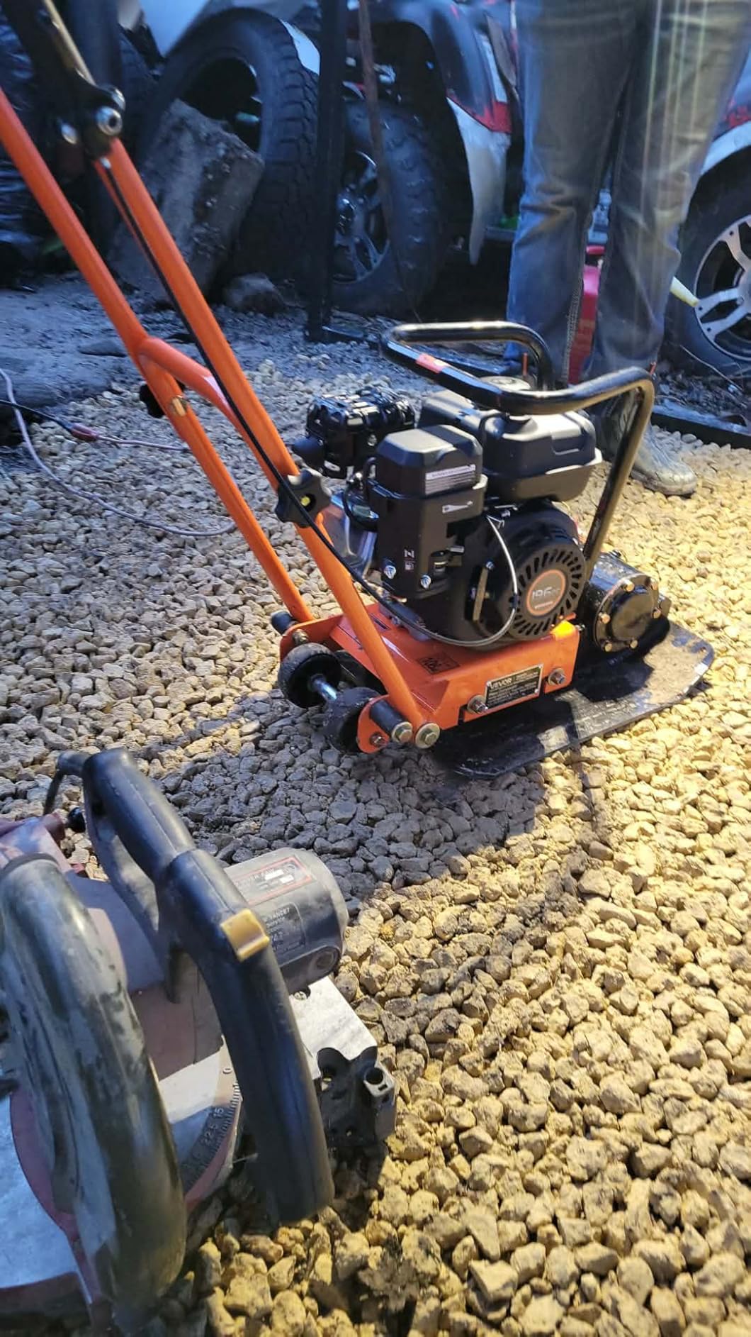VEVOR Plate Compactor 130W Electric Ground Rammer 5kN Force 3.9in Depth, Gas Powered Soil Compaction, 16 m/min Speed, 3304 sq.ft/h Efficiency customer photo 1
