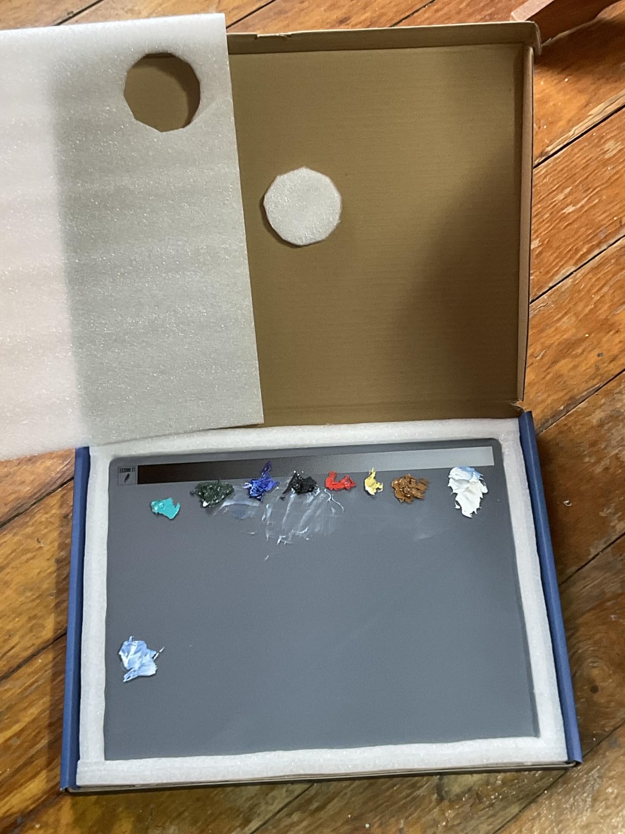 12x16 Inch Tempered Glass Palette for Oil & Acrylic Painting, Neutral Grey with Built-in Value Scale, Water Washable Easy-Clean Surface, Scratch-Resistant Color Mixing Palette customer photo 1