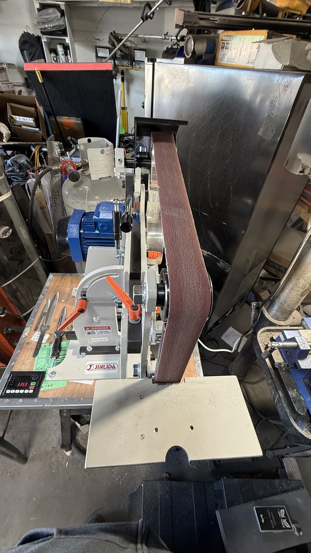 JLD Professional Belt Grinder Sander, 2x72 Inch Belt, 1500W Electric Motor with 2.2KW VFD, 2 sets of grinding kits with 3 grinding methods,Vertical and Horizontal operation includes 3 sanding belts. customer photo 2