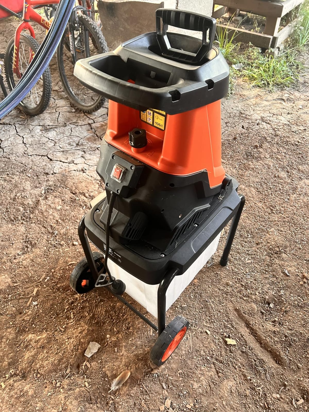 MAXLANDER 15-Amp Electric Wood Chipper Shredder with 50L Collection Bin customer photo 1