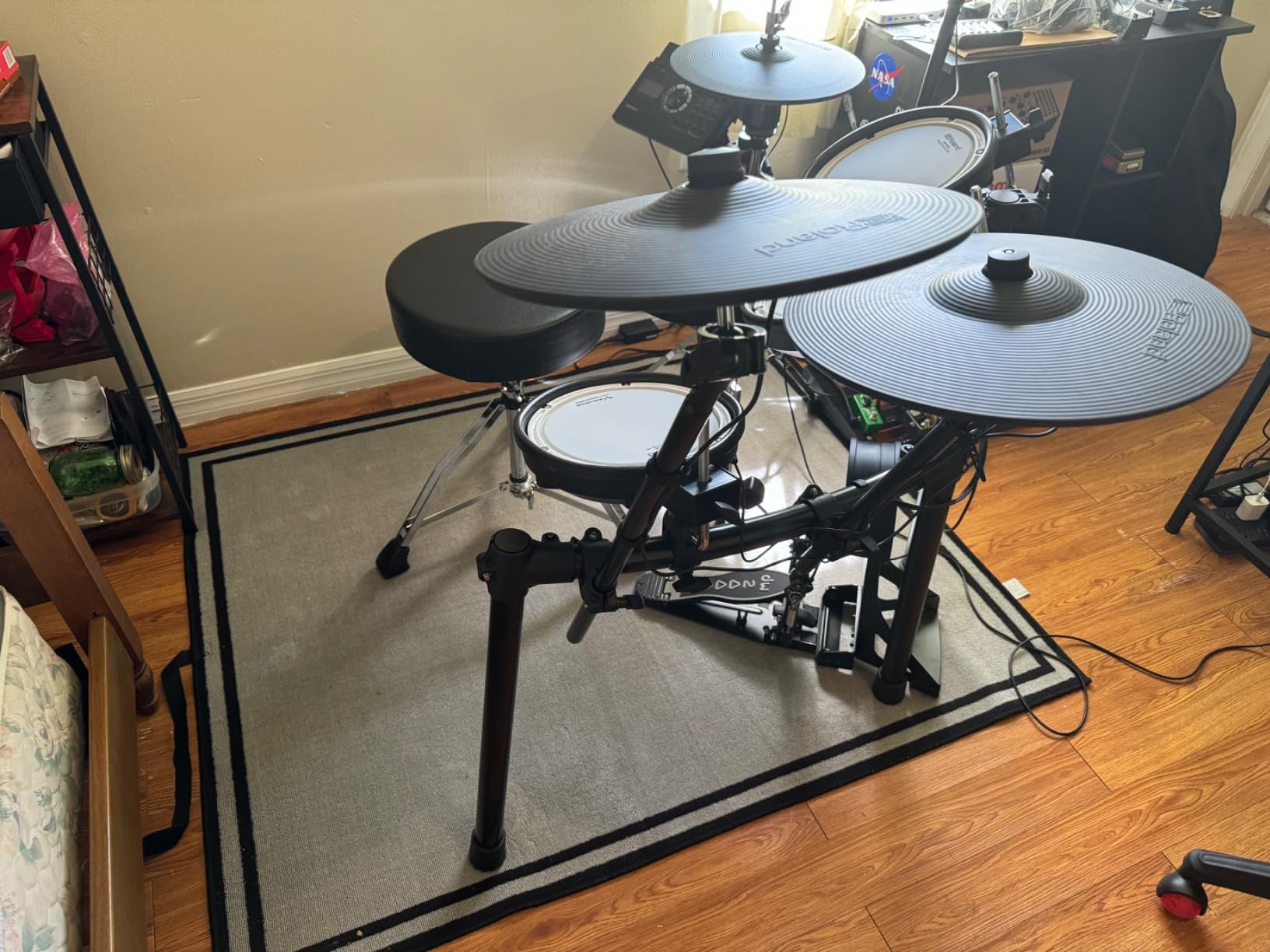 Drum Rug Mat with Non-Slip Grip Bottom, 4x6ft Drum Carpet Noise Reduction, Floor Protection for Electric Drum and Jazz Drum Set Splash Stands, Gift for Drummers, Music Drum Accessorie, 48x72in, Black customer photo 2