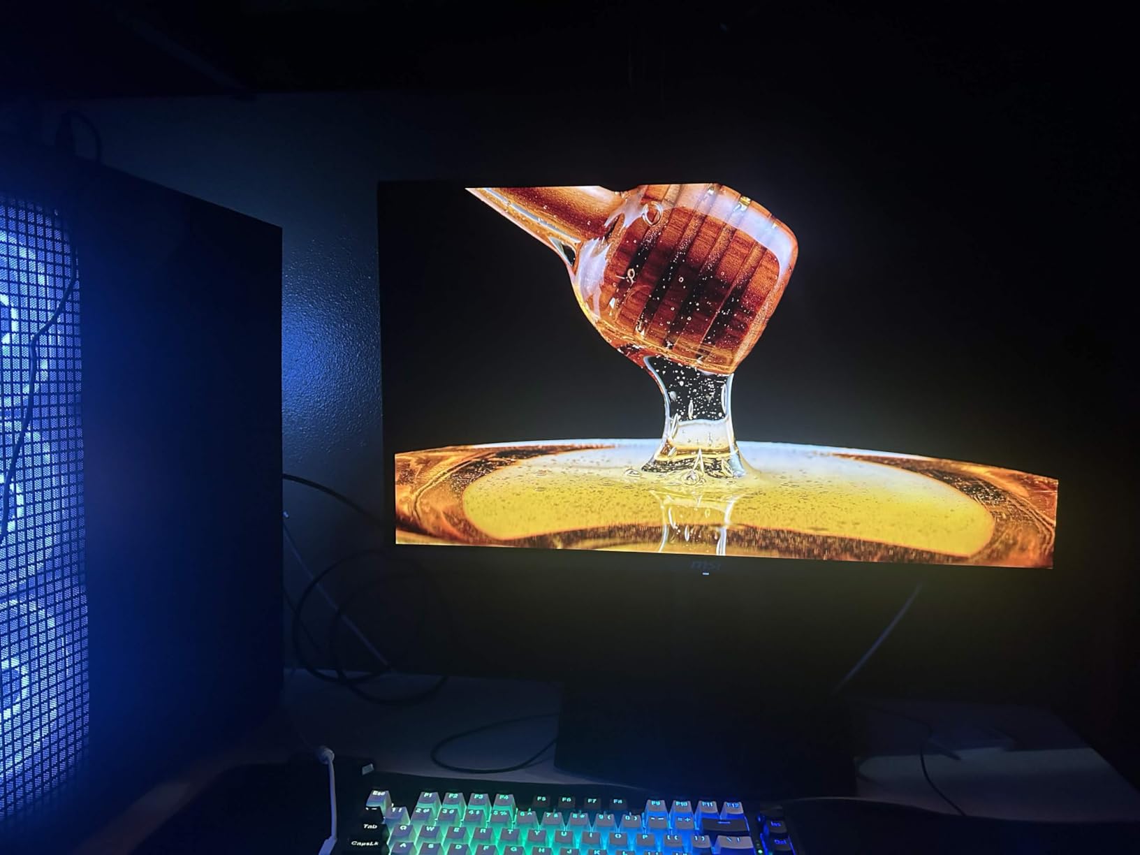 MSI MAG 274QP QD-OLED X24 27-Inch WQHD Gaming Monitor, 240Hz, 0.03ms customer photo 2