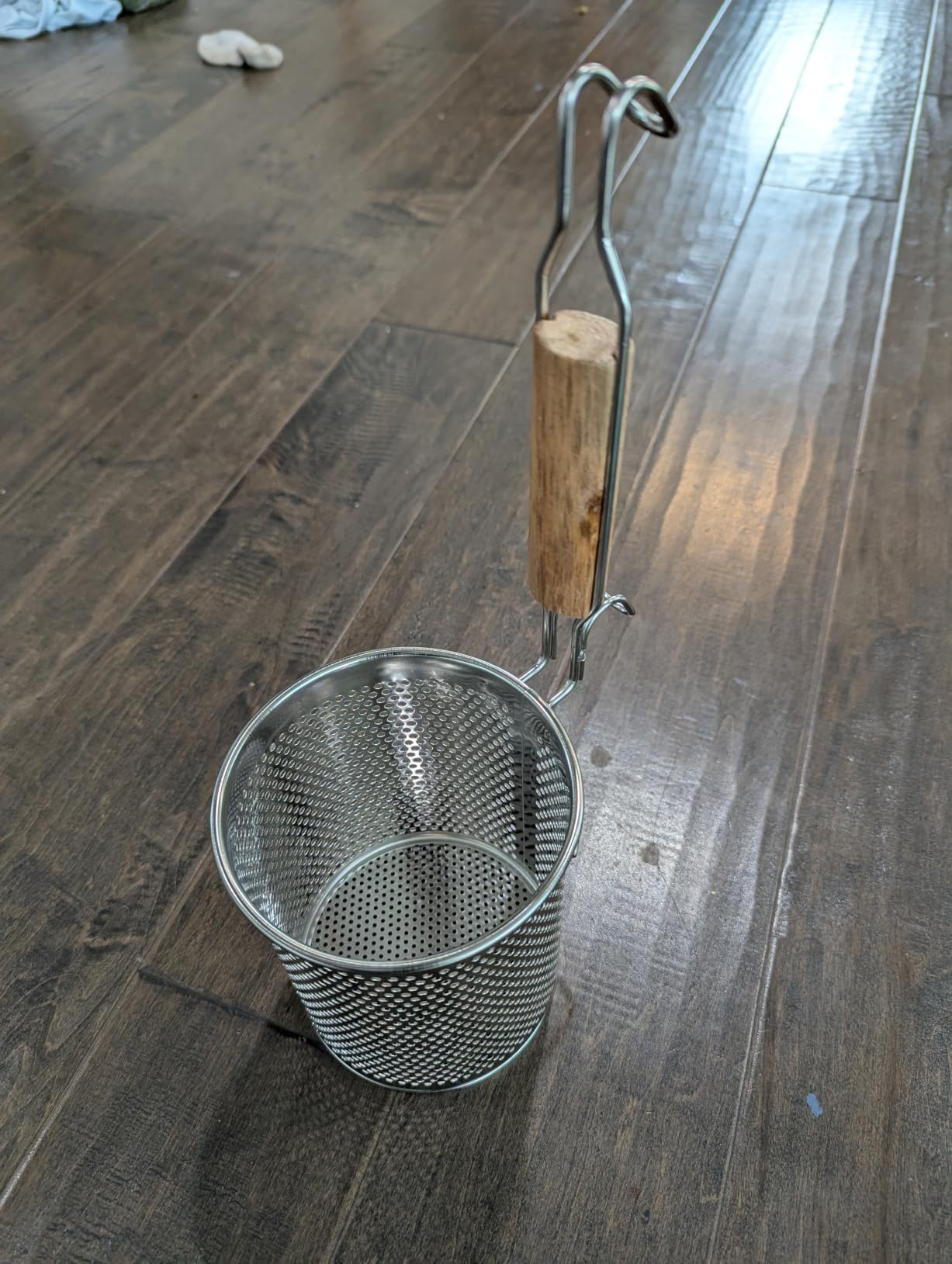 Eggssentials - Pasta Strainer with Handle - Pack of 2 Noodle basket made up of Stainless Steel Mesh - Pasta Basket for Boiling Noodles, Dumplings, Spaghetti – Boiling Strainer & Pasta Cooker. customer photo 2